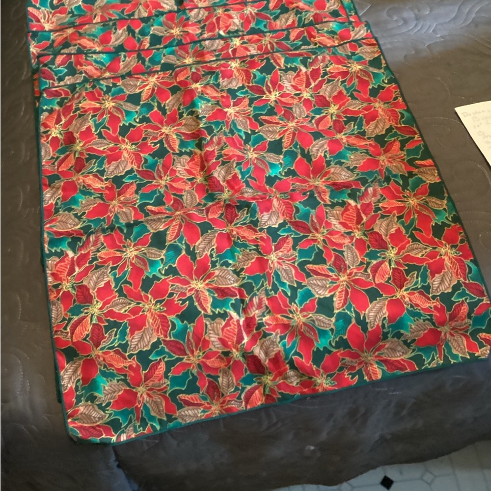 Vintage red & green Christmas dinner napkins X4